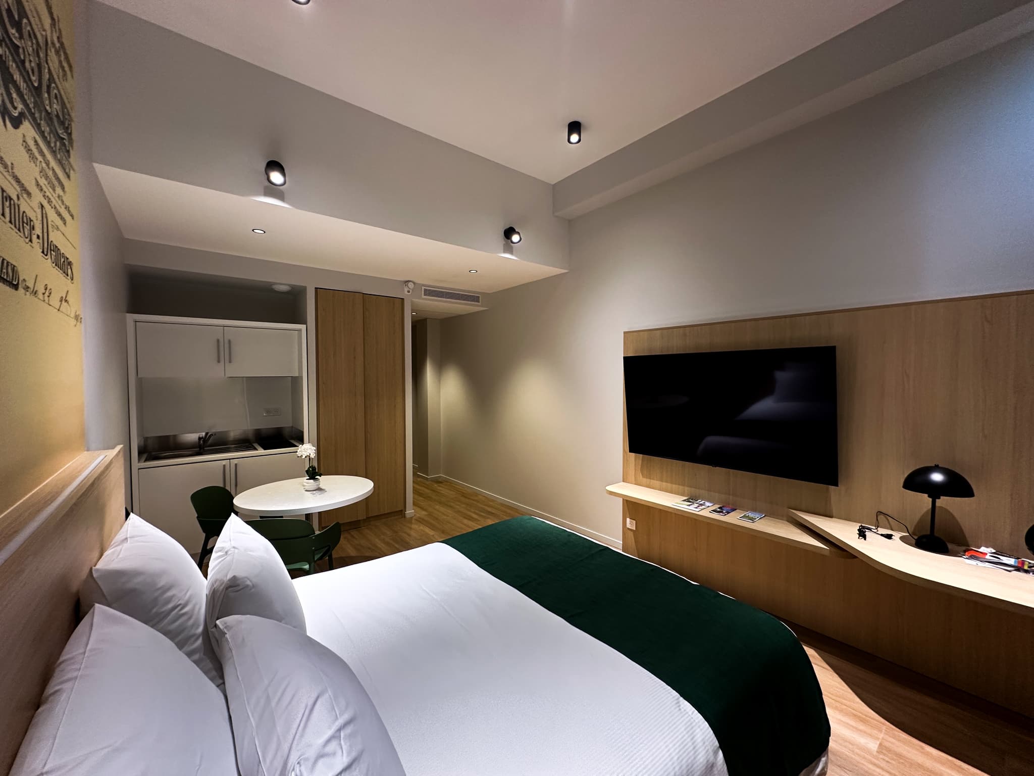 Chambre avec grande baie vitrée