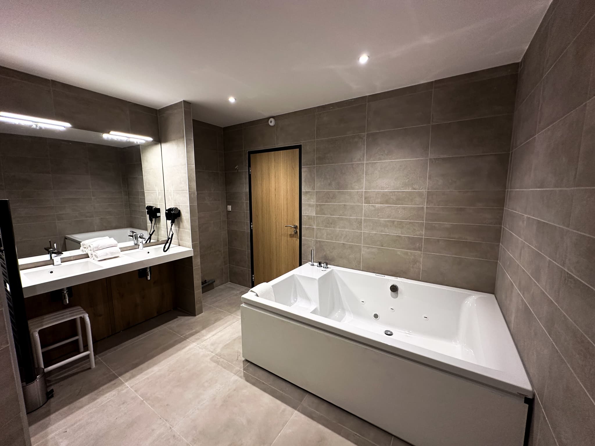 Suite lumineuse avec espace salon